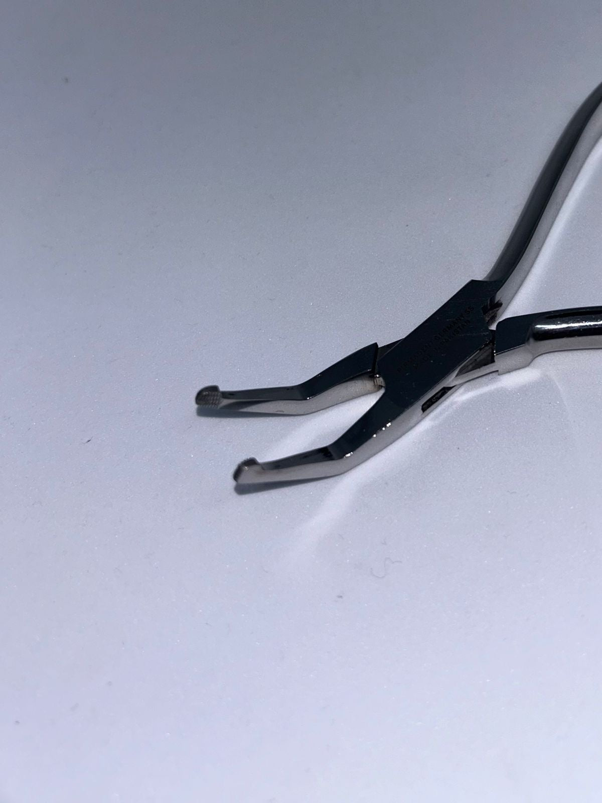 How-angled plier