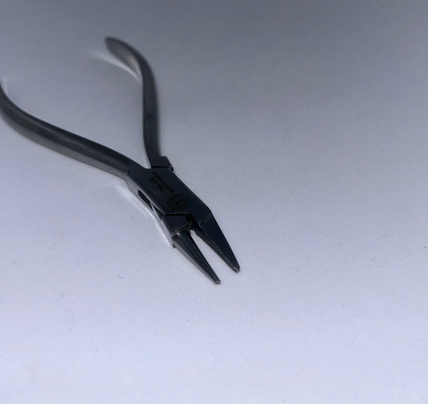Angle plier
