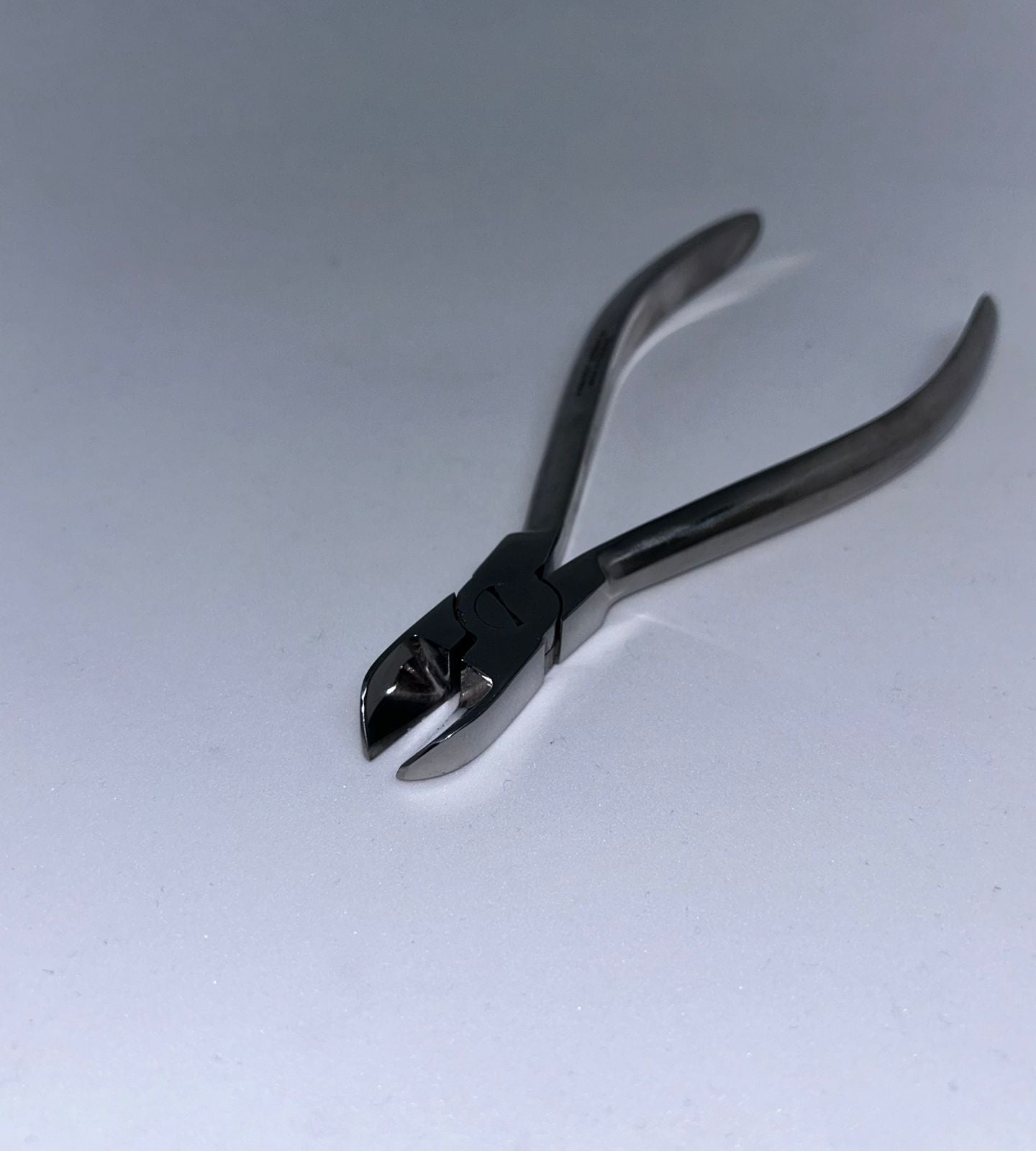 Orthodontic wire cutter