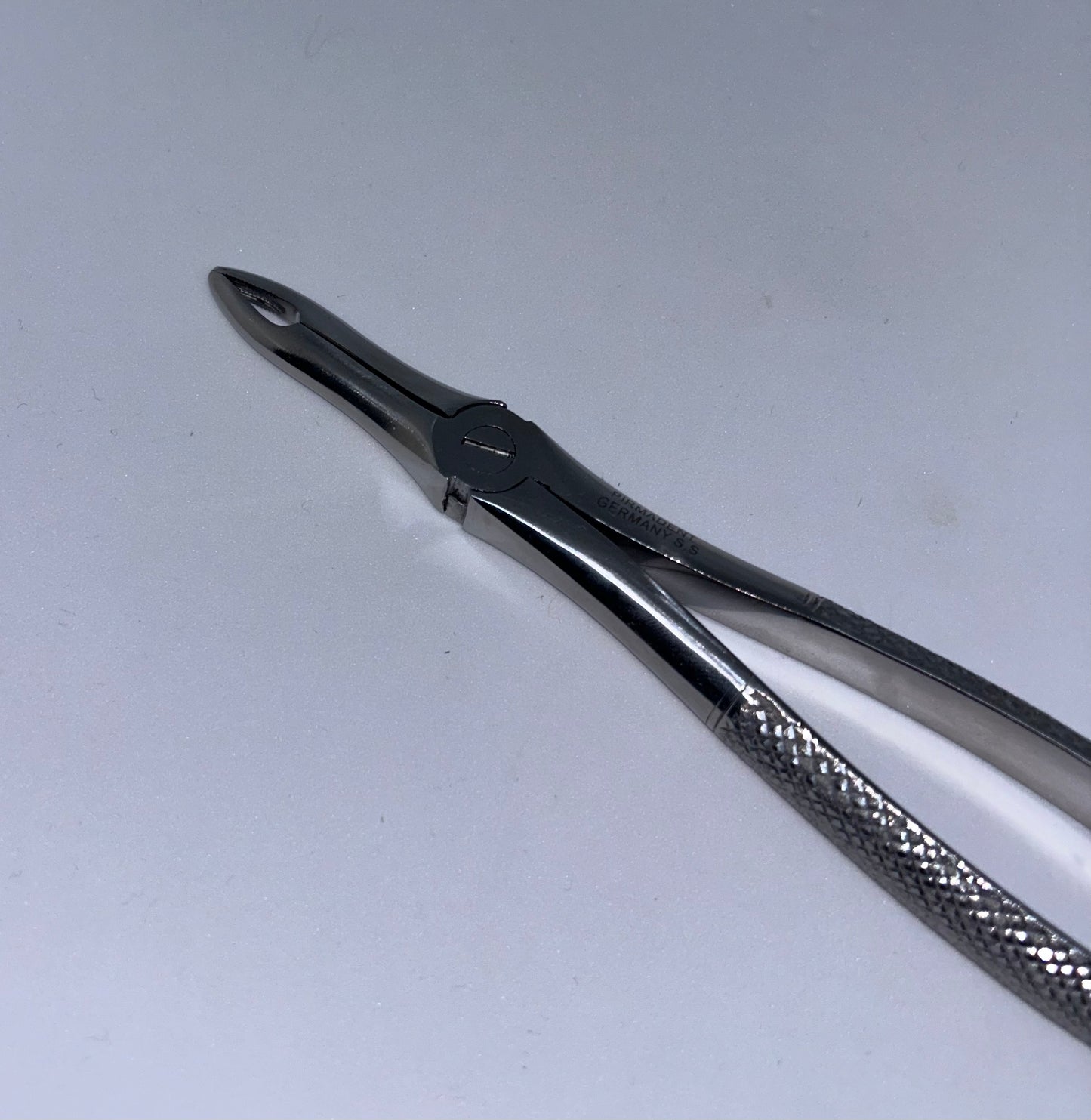Upper roots forceps