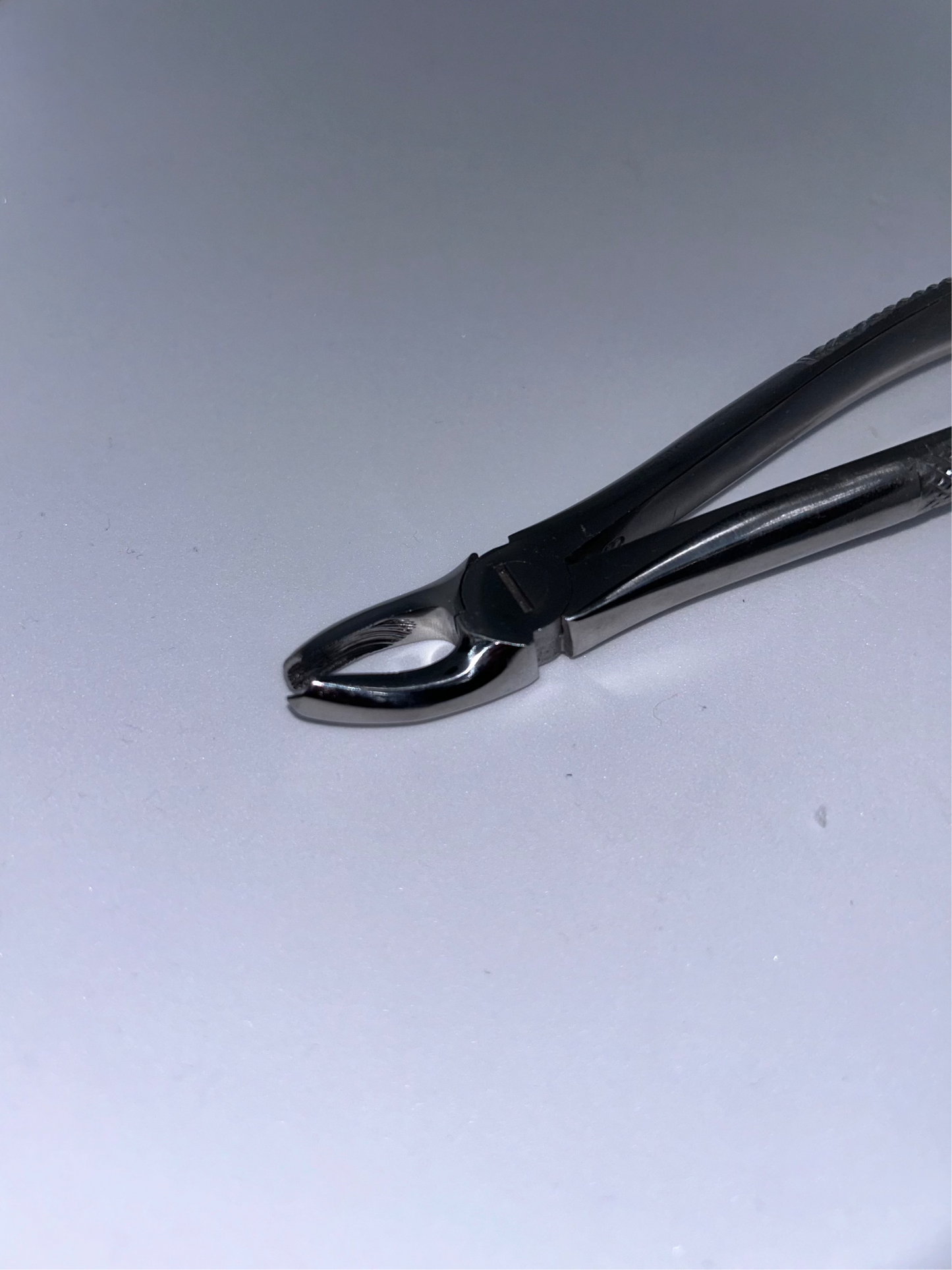 Upper right molar forceps