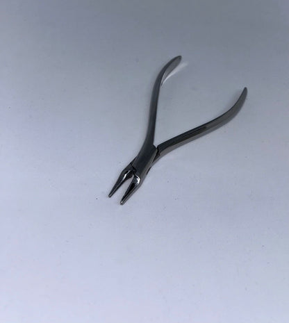 Orthodontic plier round and concave for loop forming