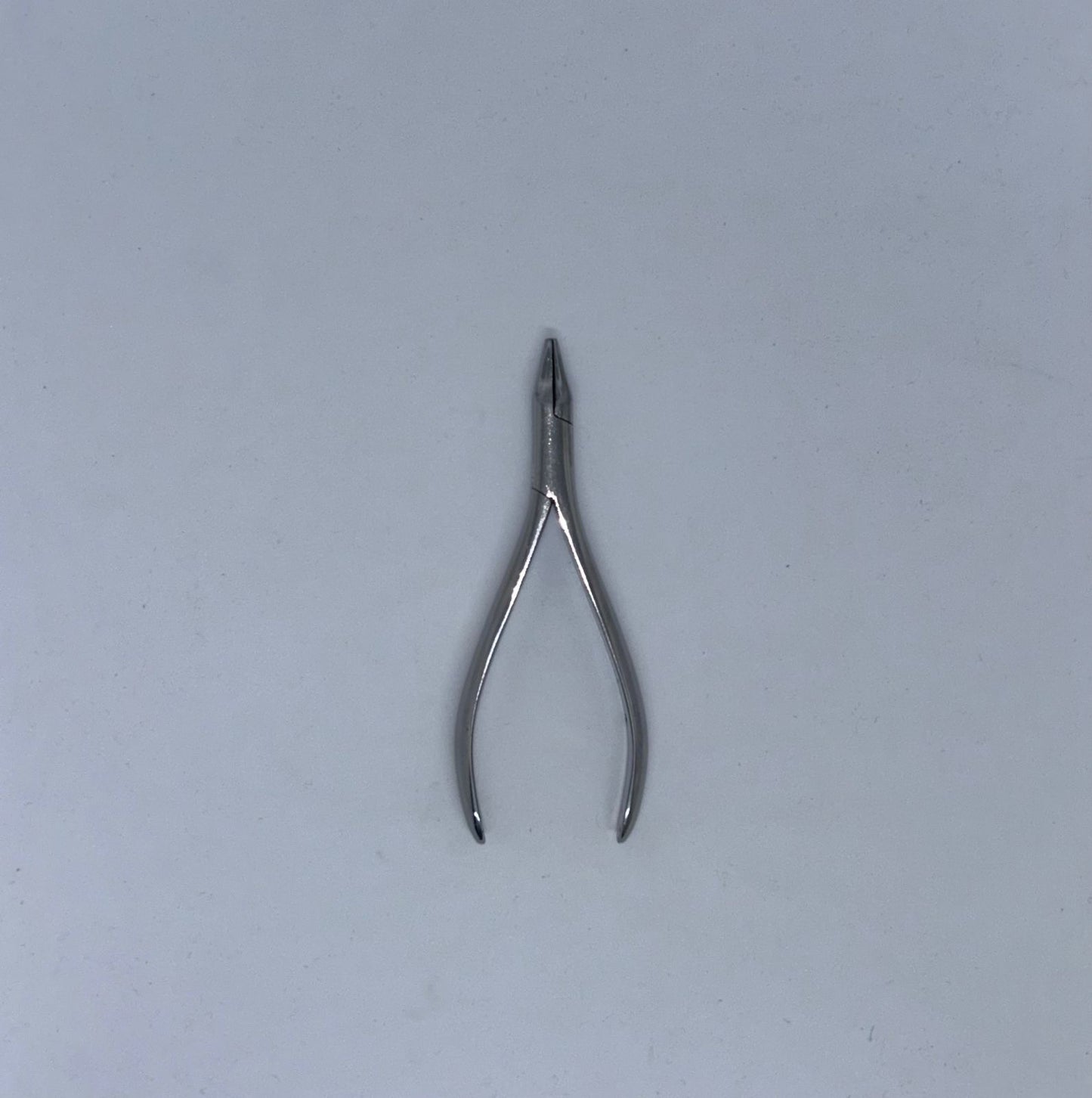 Orthodontic plier round and concave for loop forming