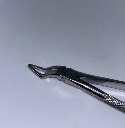 Upper roots forceps (narrow peak)